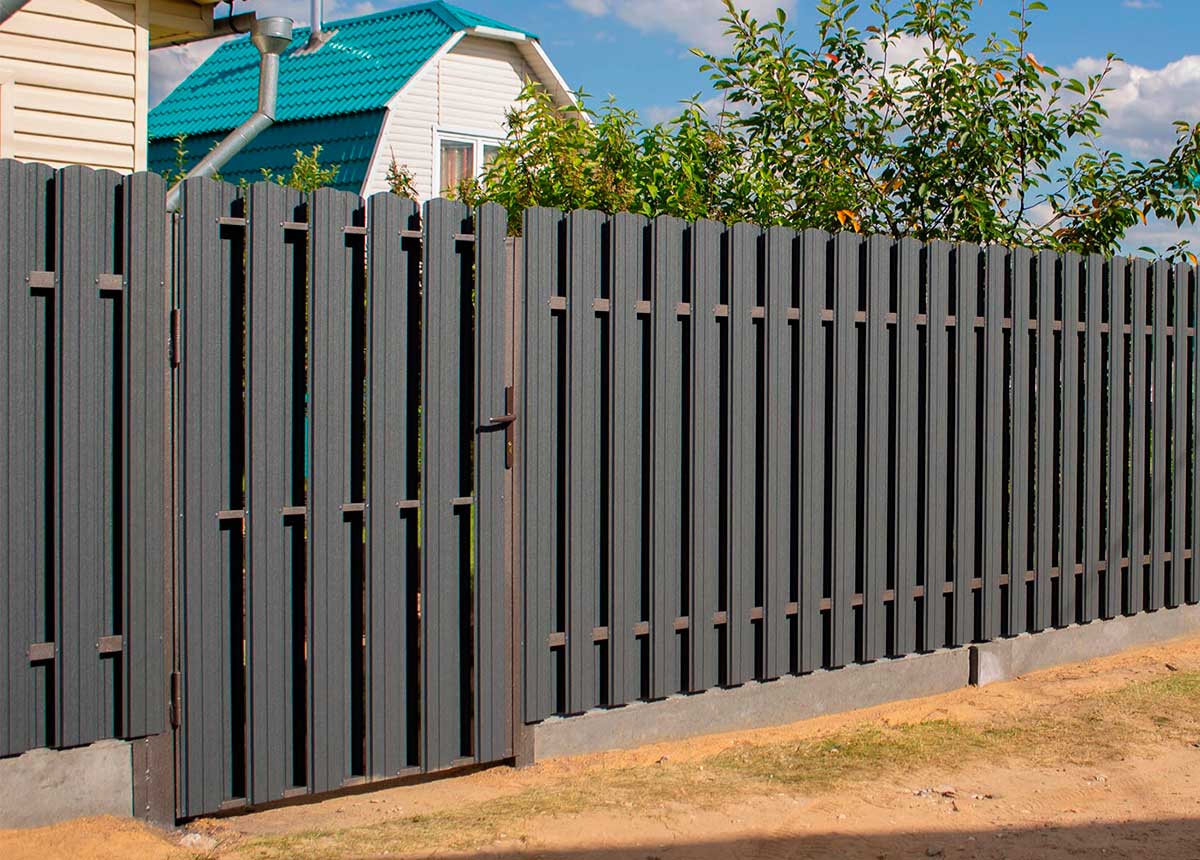 Забор из двойного евроштакетника