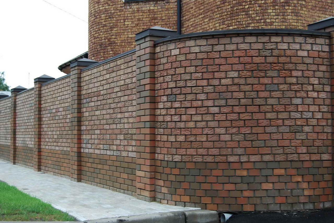 Забор из клинкерного кирпича