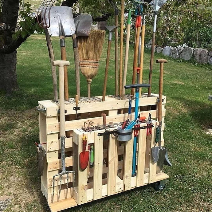 Как хранить садовый инвентарь