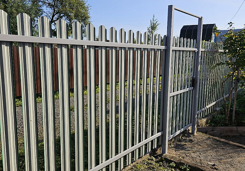 забор из евроштакетника