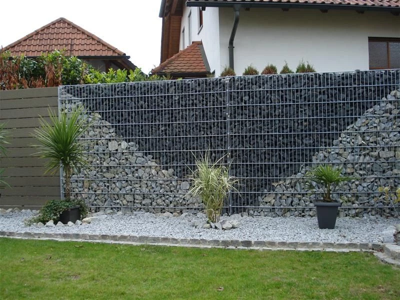 Забор из габиона двух цветов