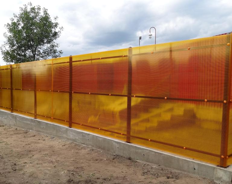 Забор из поликарбоната на ленточном фундаменте