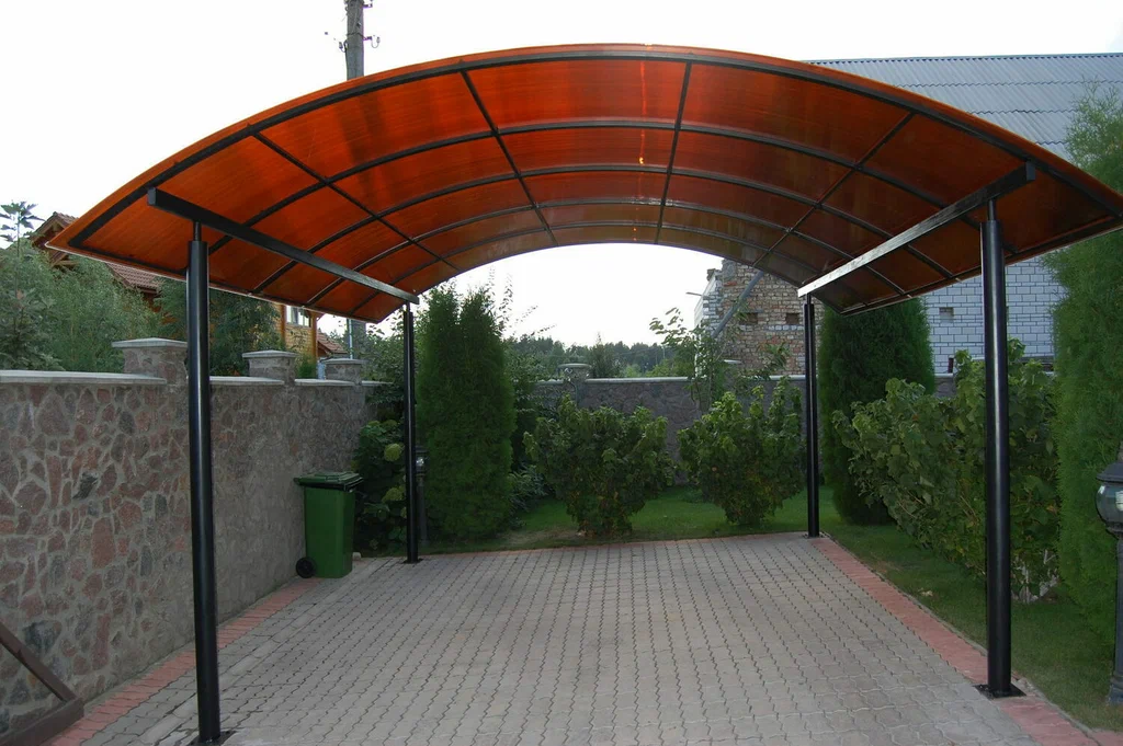 Навес для машины из поликарбоната