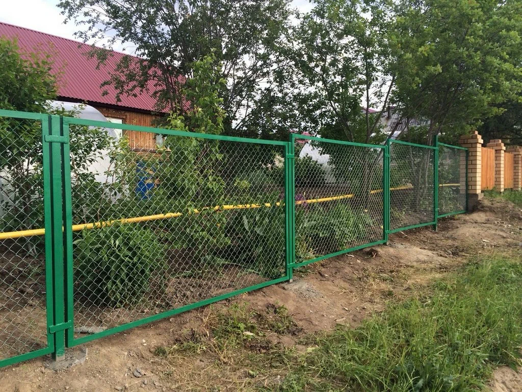 Забор из сетки-рабица в рамке