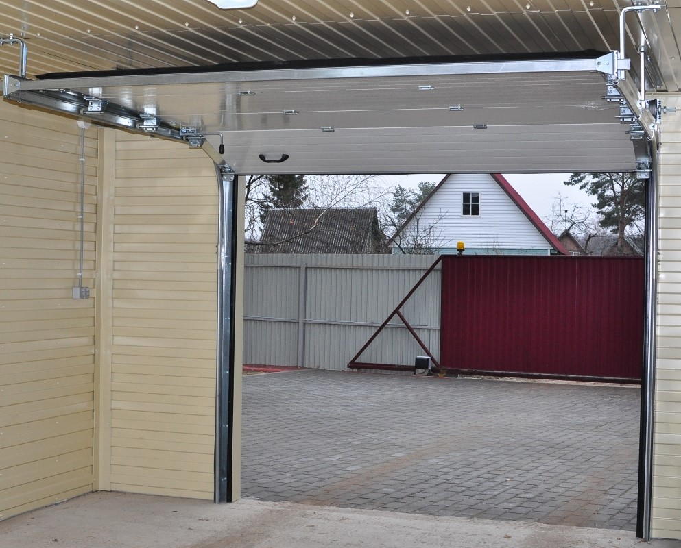 Подъемно складные ворота для гаража